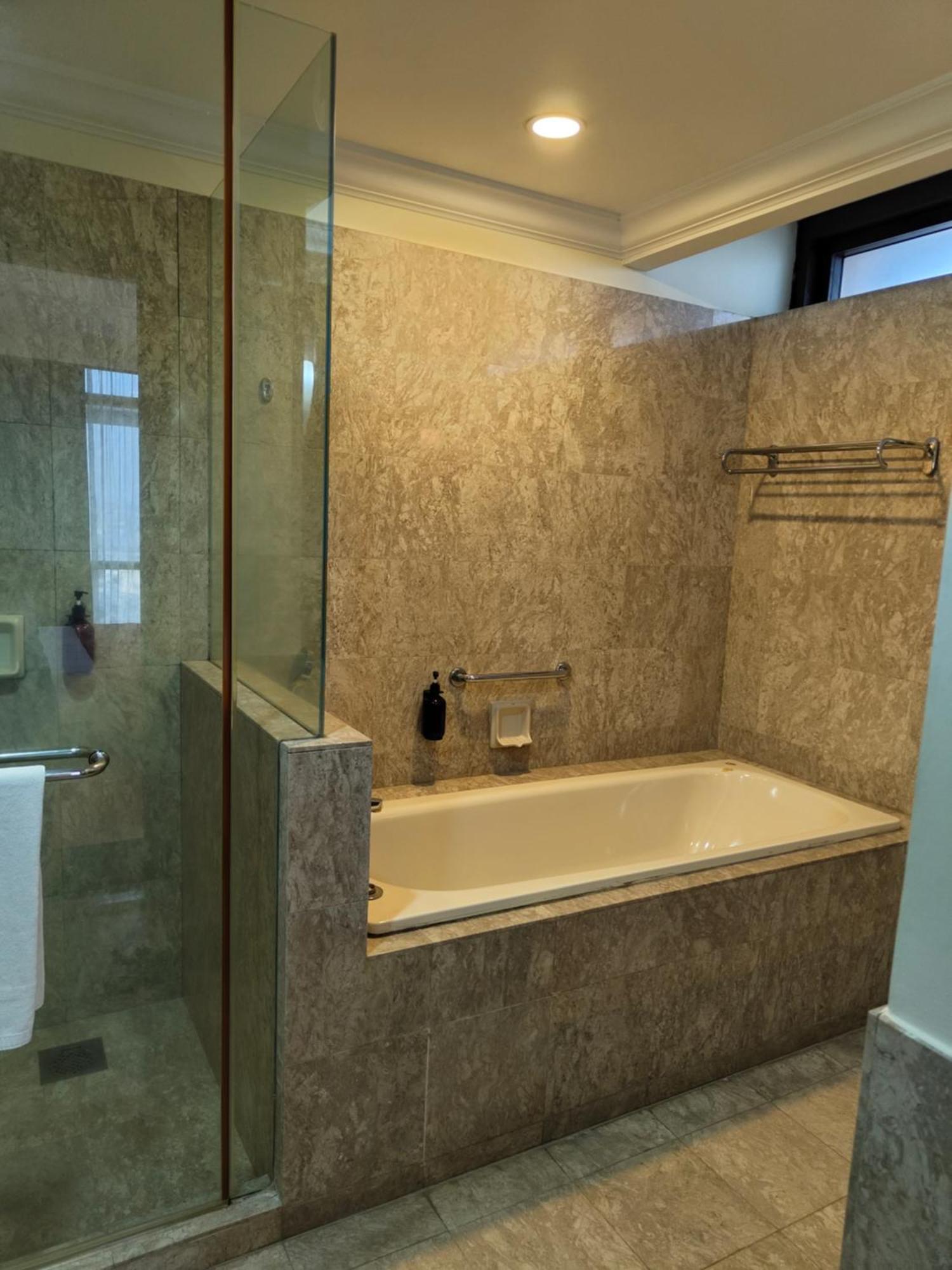 Times Square Services Star At East Lobby Apartment *