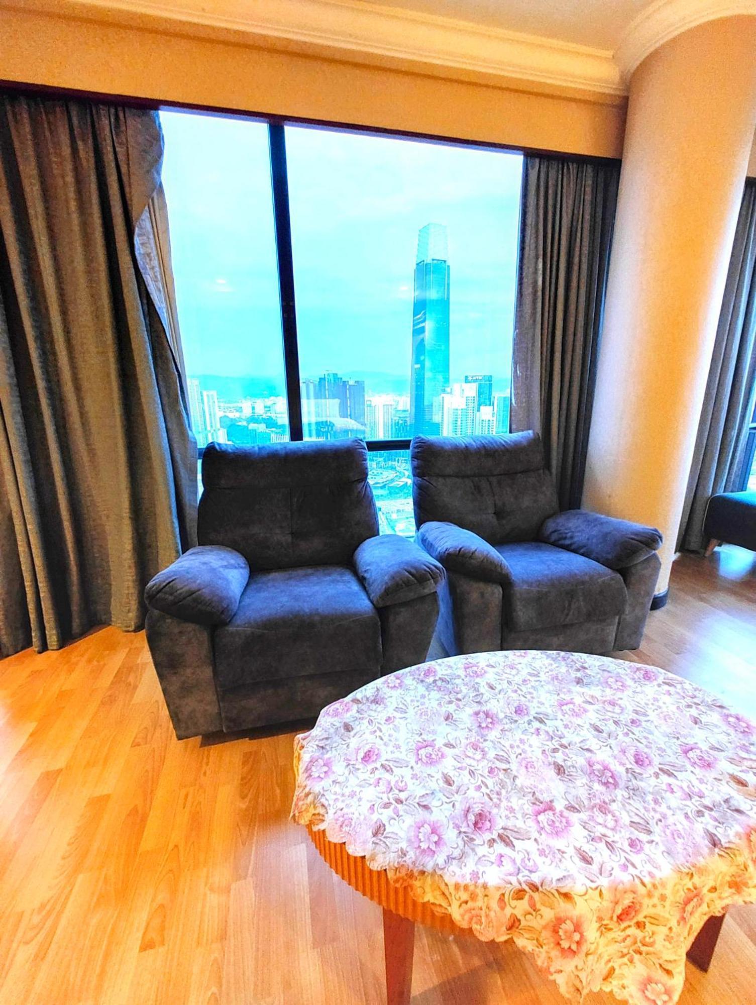 Times Square Services Star At East Lobby Pangsapuri Kuala Lumpur