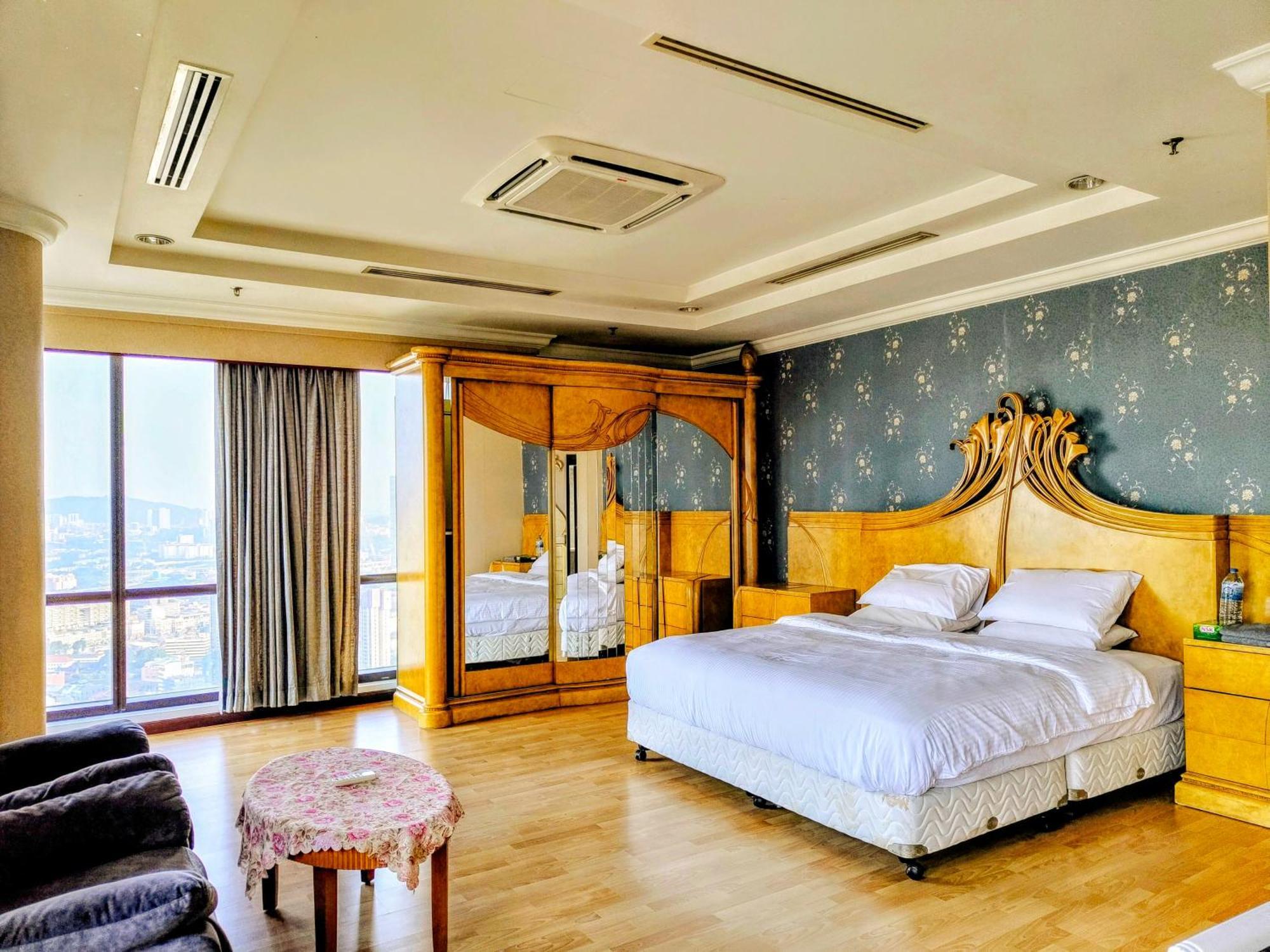 Times Square Services Star At East Lobby Pangsapuri Kuala Lumpur