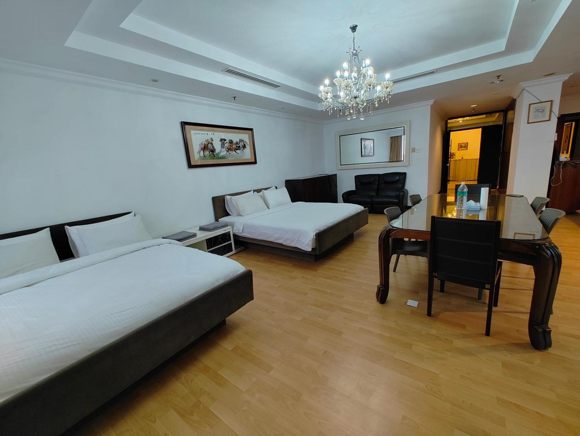 Times Square Services Star At East Lobby Pangsapuri