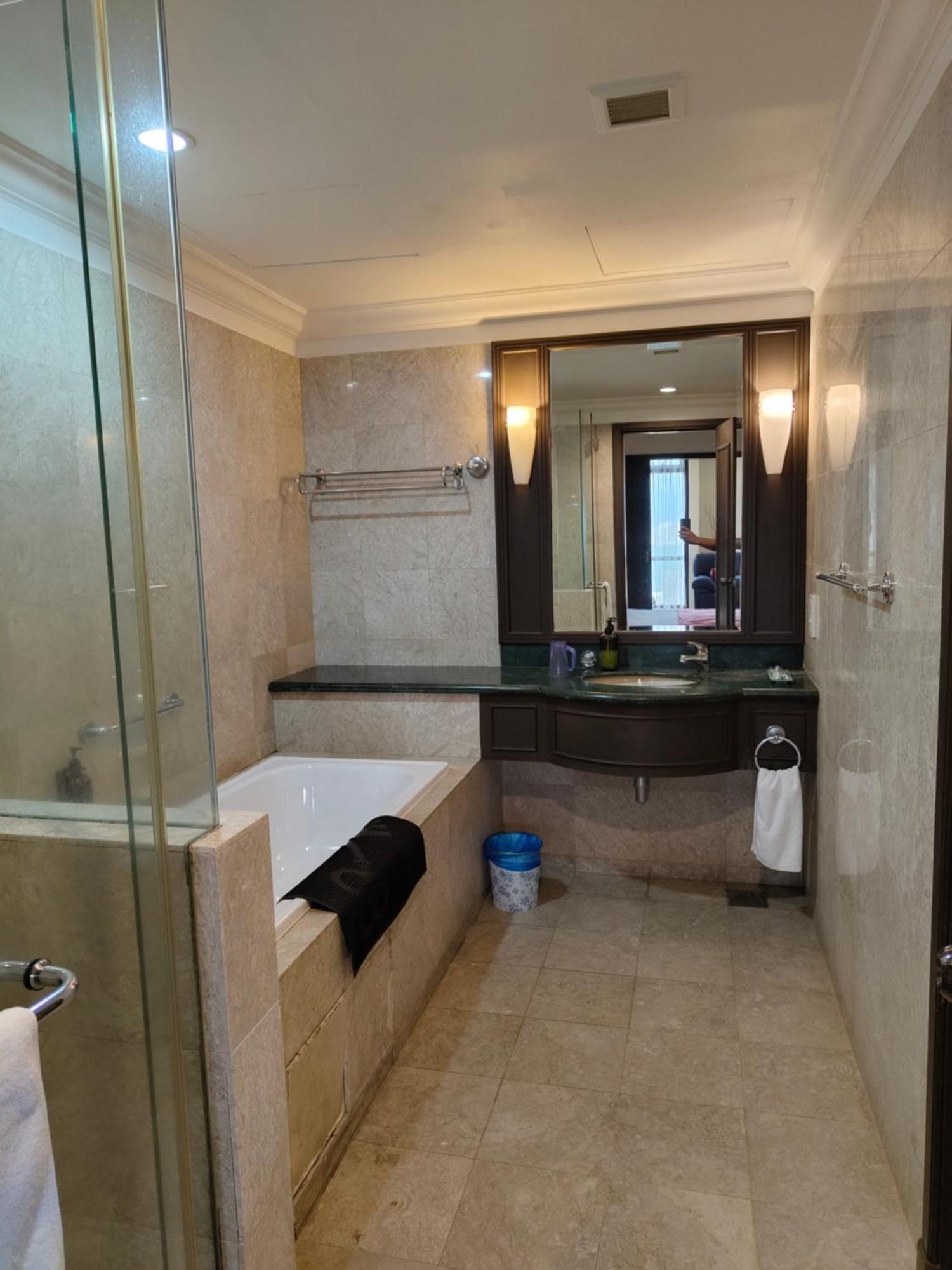 Times Square Services Star At East Lobby * Kuala Lumpur