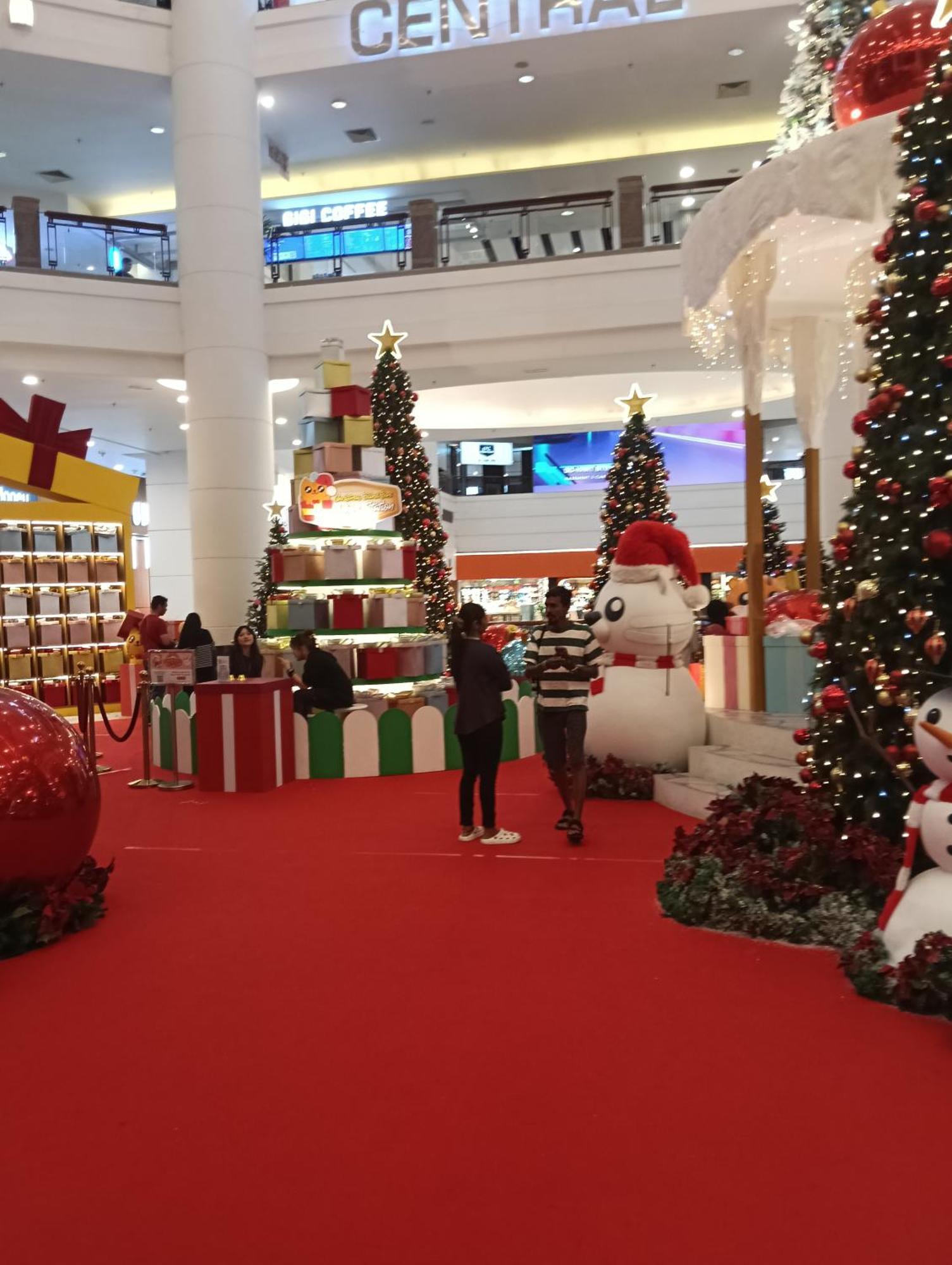 Times Square Services Star At East Lobby Kuala Lumpur