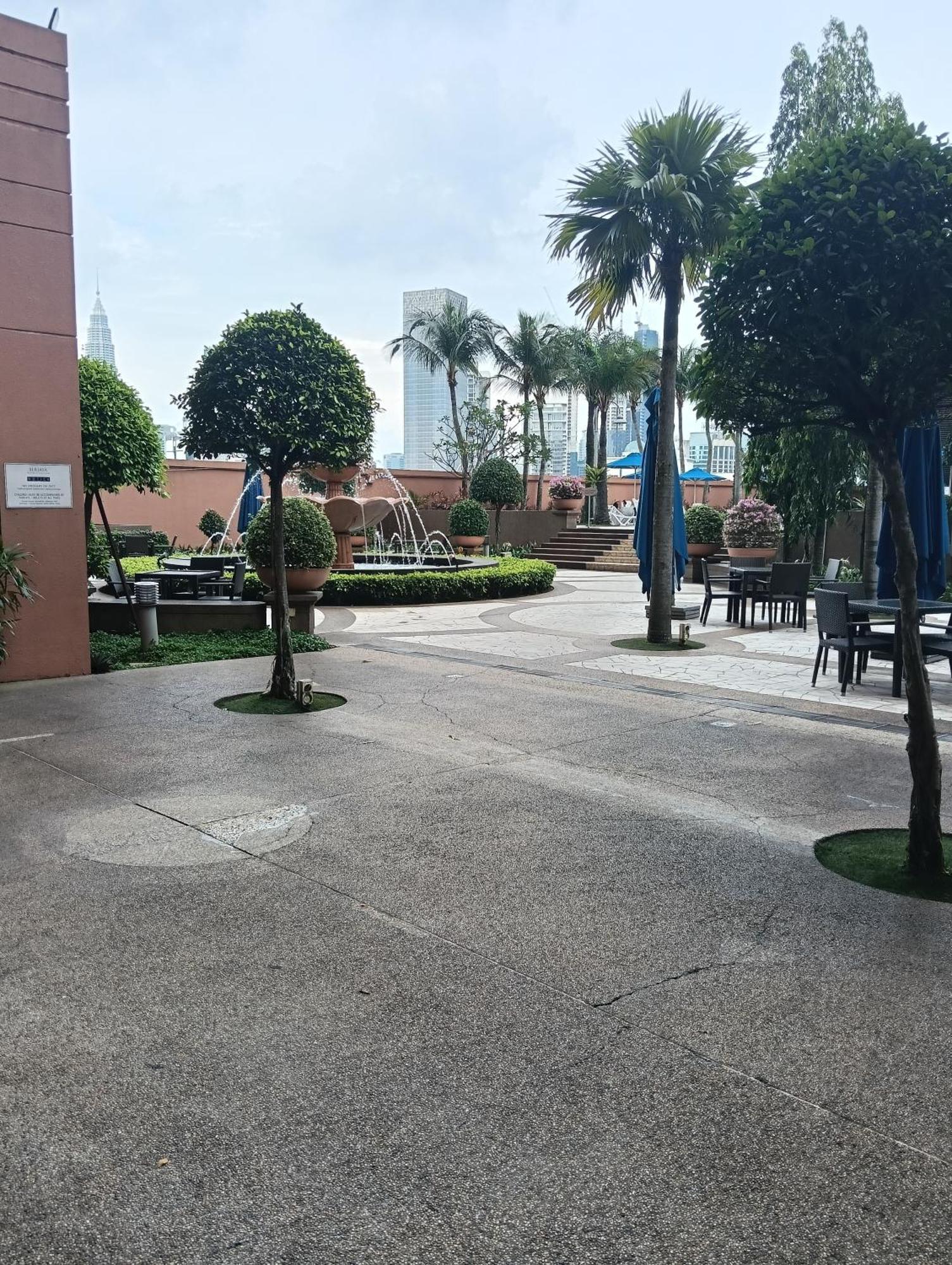 Times Square Services Star At East Lobby Pangsapuri